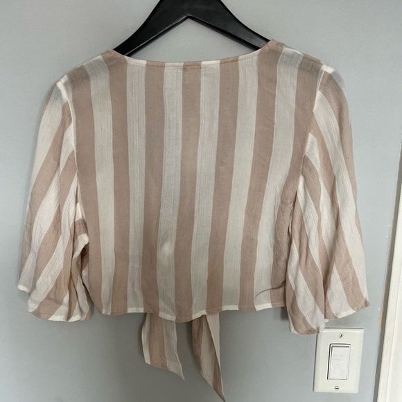 NWT American Eagle Striped Front Tie Blouse. Size Medium - Picture 8 of 9